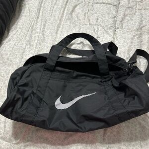 Nike gym club duffle bag